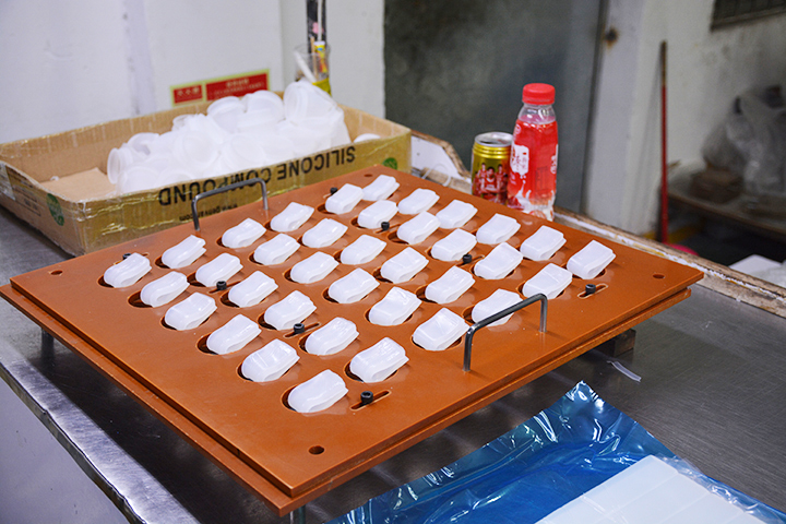 硅膠制品生產(chǎn)的時(shí)候有哪些問(wèn)題,硅膠制品生產(chǎn)過(guò)程中的問(wèn)題匯總